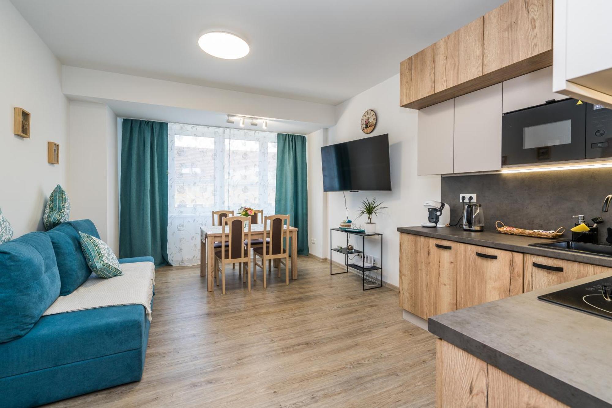 Perla Hradce 202 Apartment ฮราเดตสคราโลเว ภายนอก รูปภาพ