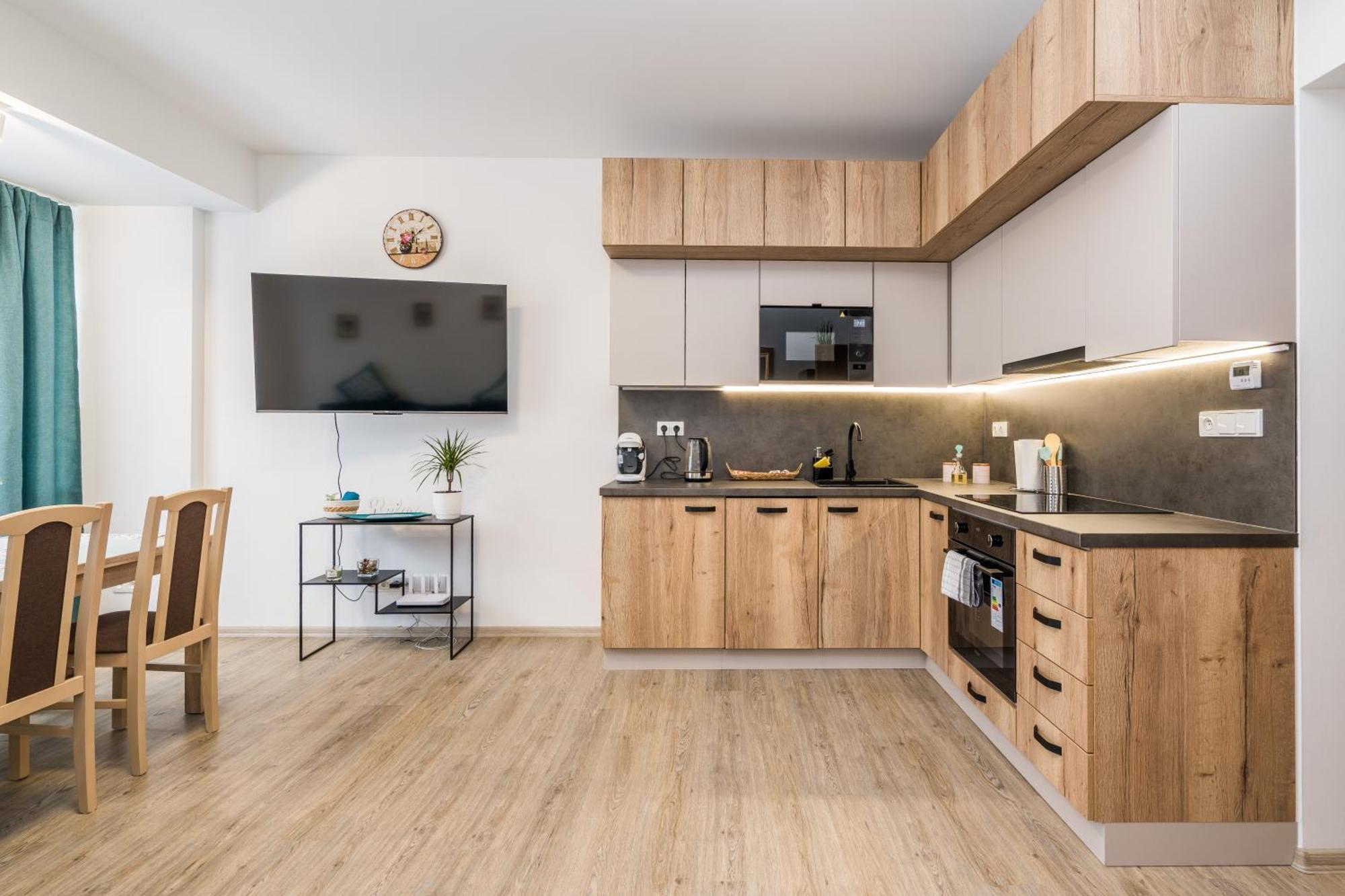 Perla Hradce 202 Apartment ฮราเดตสคราโลเว ภายนอก รูปภาพ