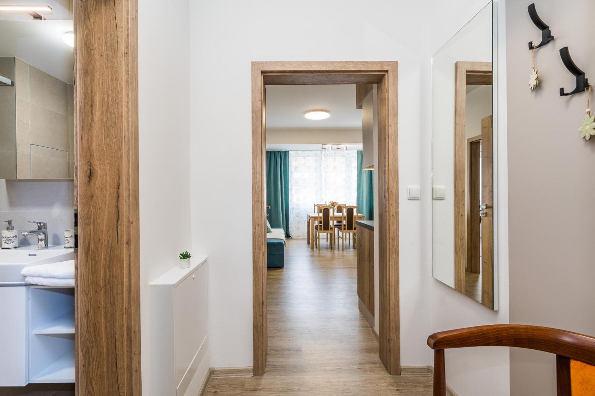 Perla Hradce 202 Apartment ฮราเดตสคราโลเว ภายนอก รูปภาพ