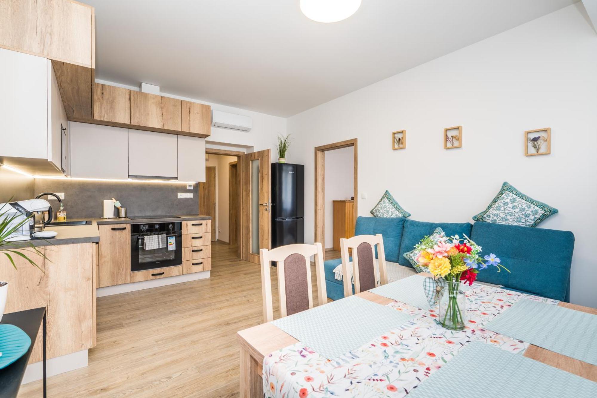 Perla Hradce 202 Apartment ฮราเดตสคราโลเว ภายนอก รูปภาพ