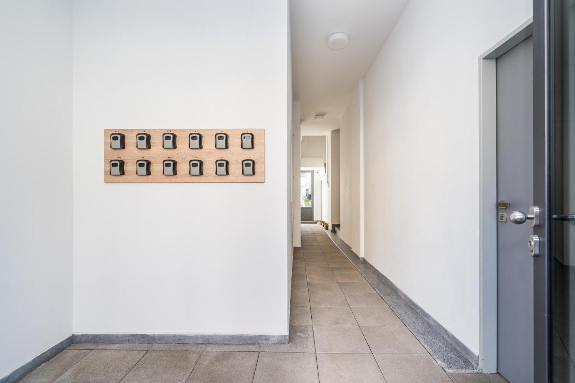Perla Hradce 202 Apartment ฮราเดตสคราโลเว ภายนอก รูปภาพ