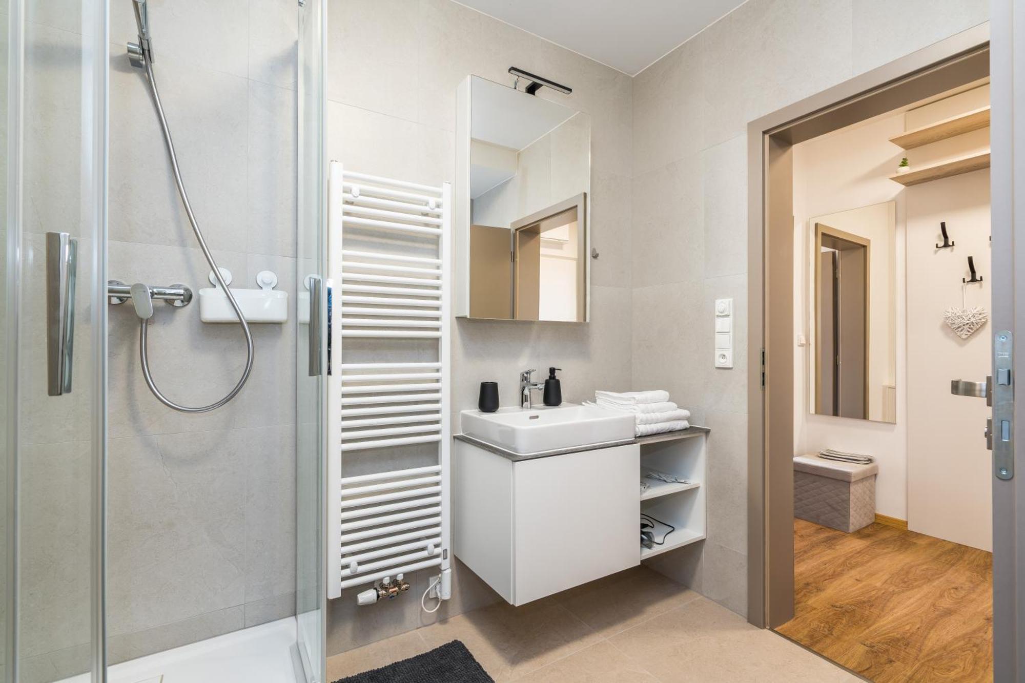 Perla Hradce 202 Apartment ฮราเดตสคราโลเว ภายนอก รูปภาพ