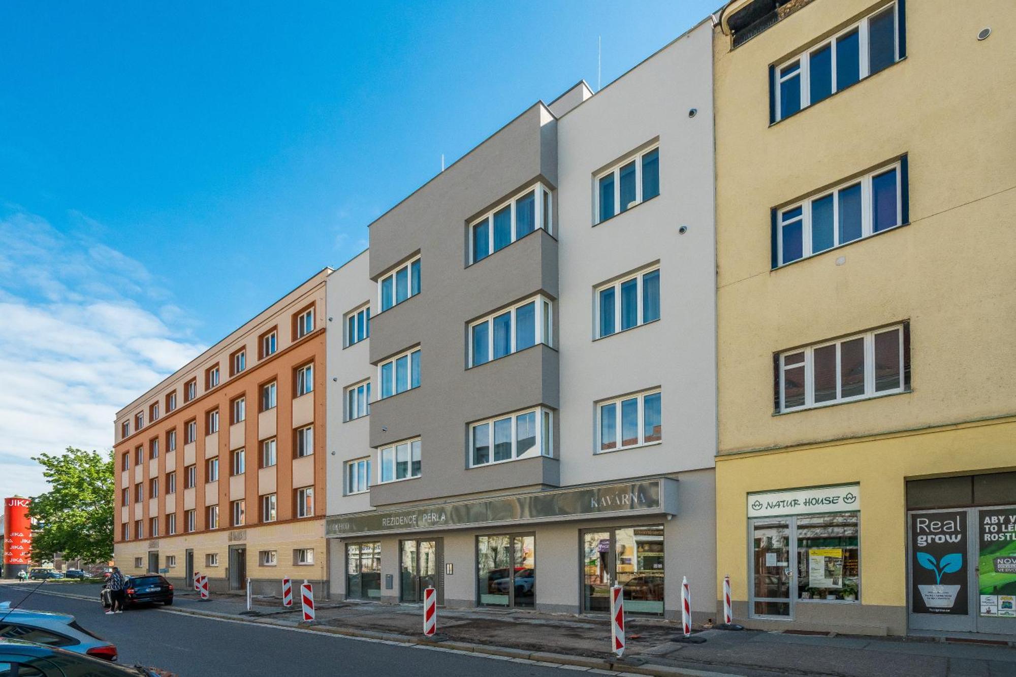 Perla Hradce 202 Apartment ฮราเดตสคราโลเว ภายนอก รูปภาพ